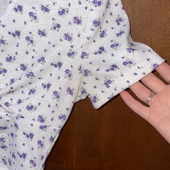 Shein White and Purple Floral Short Sleeve Crop Top - Picture 3 of 5